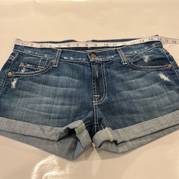 7 For All Mankind Cuffed Mid Rise Shorts Size 28 - Picture 4 of 16
